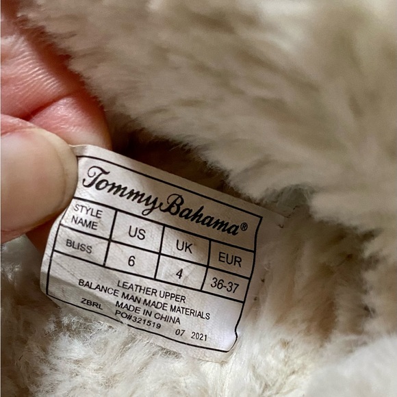 💥Tommy Bahama Fuzzy lined Leather Suede Moccasins💥 - Picture 8 of 8